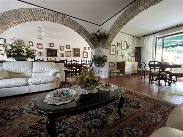 Image No.22-5 Bed House for sale