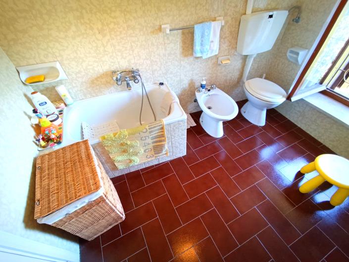 Image No.27-6 Bed House for sale