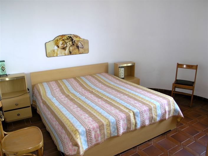 Image No.24-6 Bed House for sale