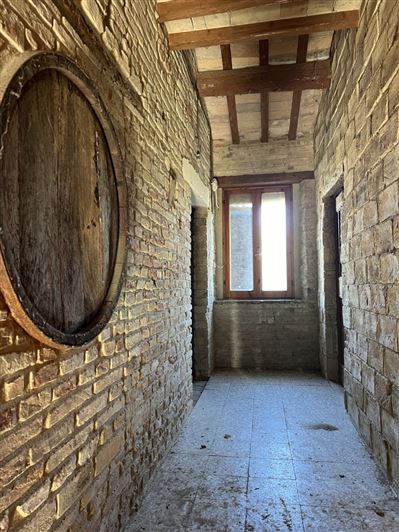 Image No.17-5 Bed House for sale