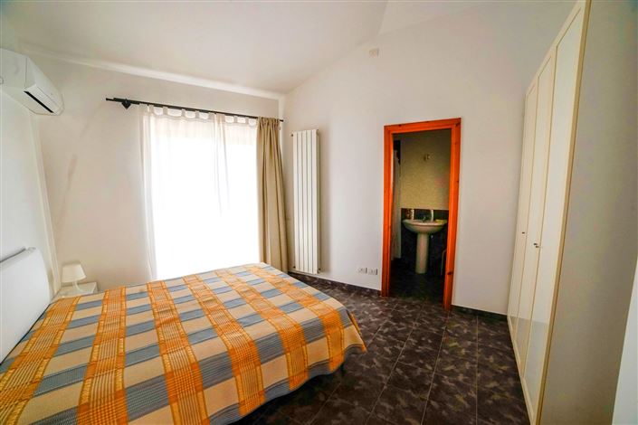 Image No.12-3 Bed House for sale