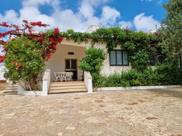 Image No.3-Maison de campagne de 5 chambres à vendre à Ostuni