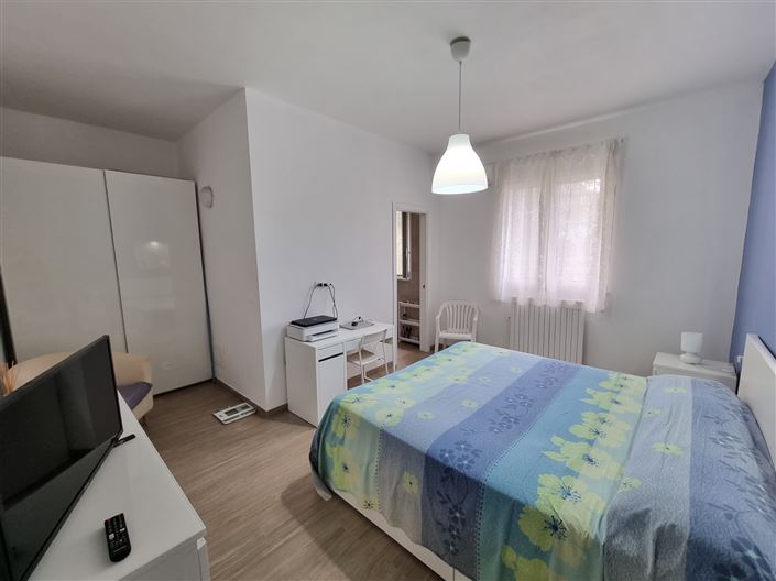 Image No.15-3 Bed House for sale