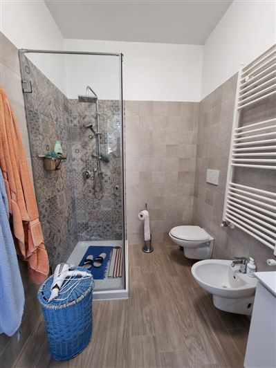 Image No.17-3 Bed House for sale