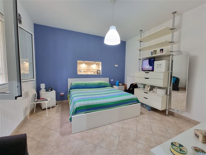 Image No.18-3 Bed House for sale