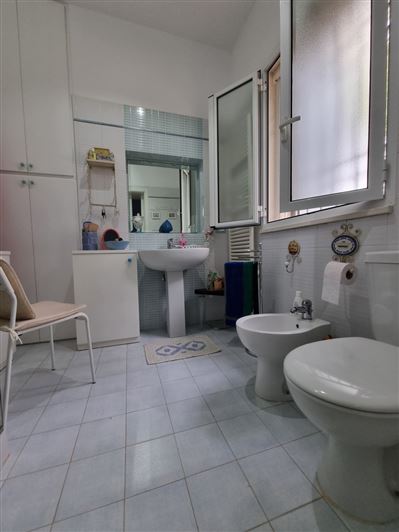 Image No.19-3 Bed House for sale