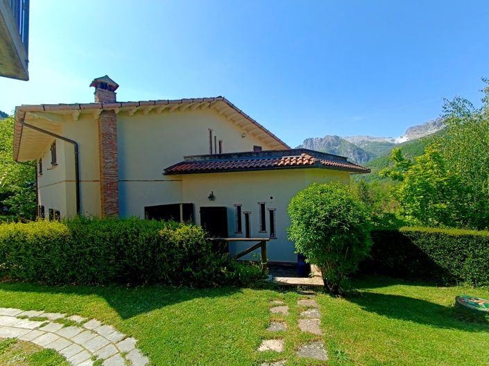 Image No.12-4 Bed House for sale