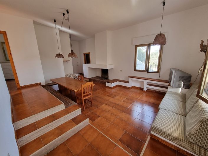 Image No.6-6 Bed House for sale