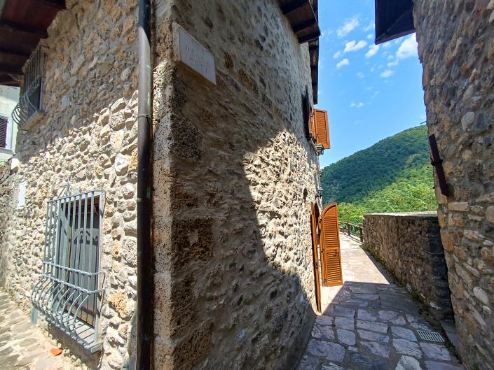 Image No.14-3 Bed House for sale