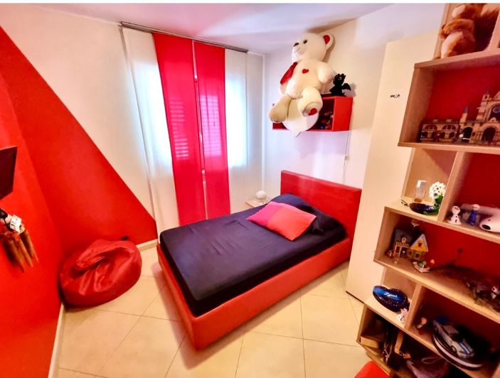 Image No.13-4 Bed House for sale