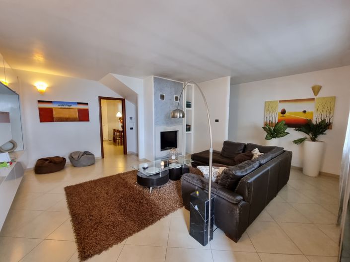 Image No.7-4 Bed House for sale