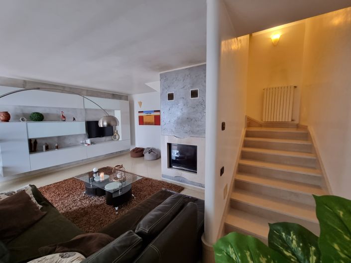 Image No.8-4 Bed House for sale