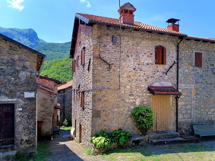 Image No.1-Maison de 3 chambres à vendre à Vagli Sotto