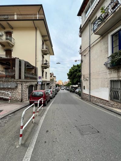 Image No.12-1 Bed House for sale