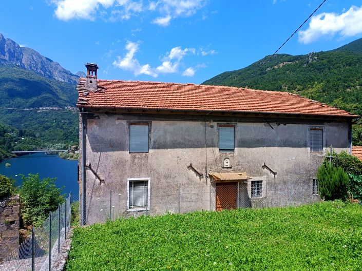 Image No.1-Maison de 4 chambres à vendre à Vagli Sotto