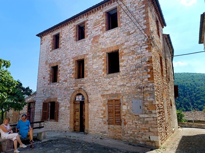 Image No.6-Maison de 4 chambres à vendre à Arcevia