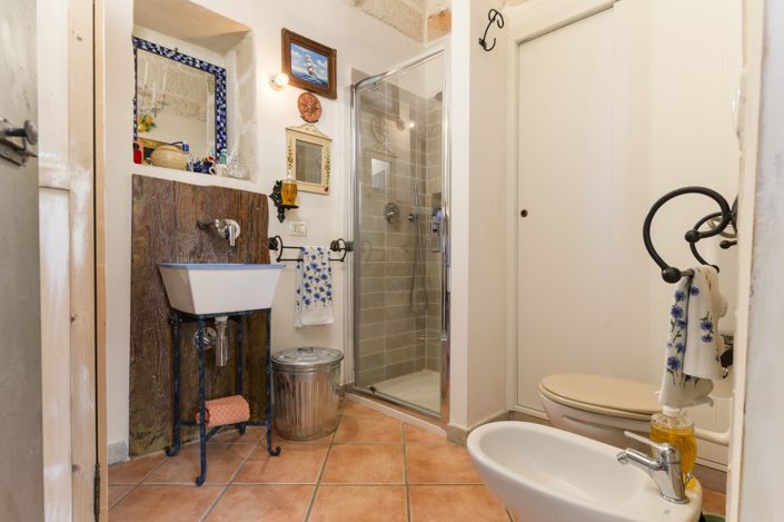 Image No.8-1 Bed House for sale