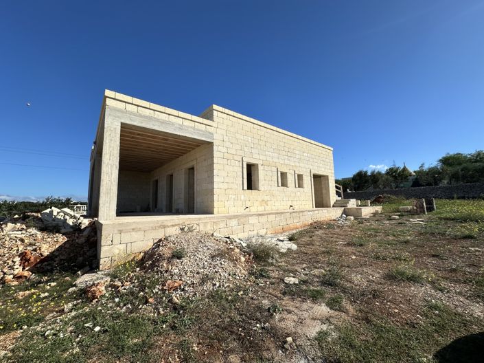 Image No.17-3 Bed House for sale