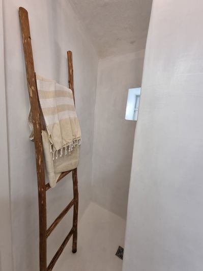 Image No.12-1 Bed House for sale