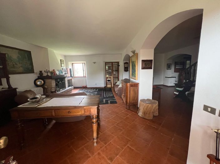 Image No.18-4 Bed House for sale