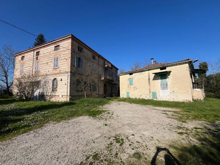Image No.1-12 Bed Country House for sale