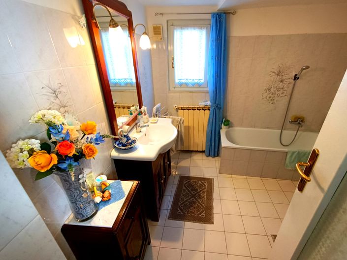 Image No.20-5 Bed House for sale