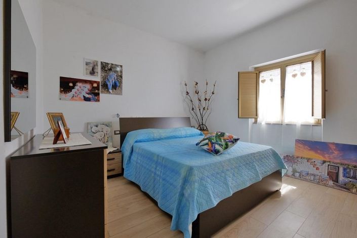 Image No.19-5 Bed House for sale