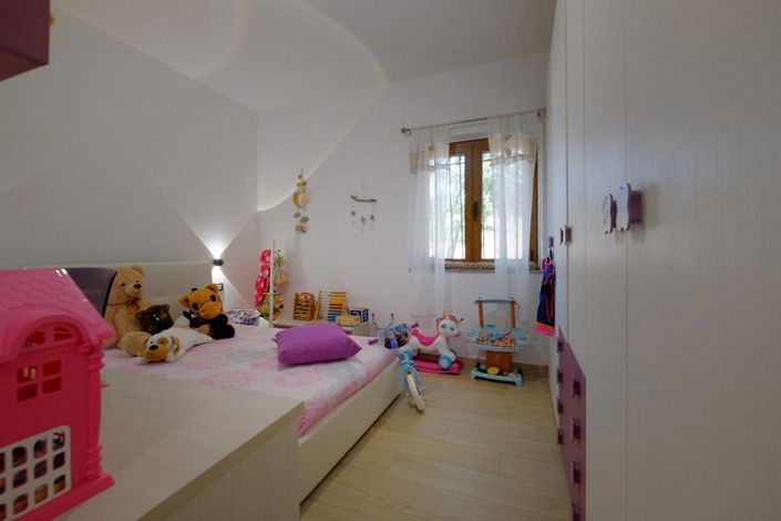 Image No.22-5 Bed House for sale