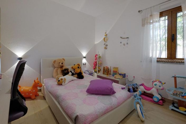 Image No.23-5 Bed House for sale