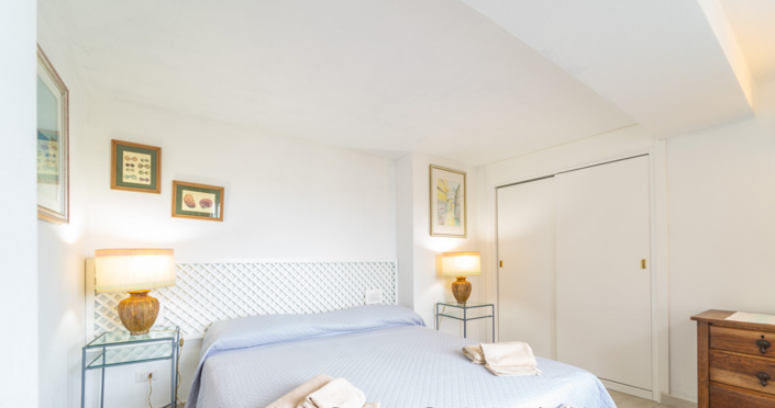 Image No.20-4 Bed House for sale