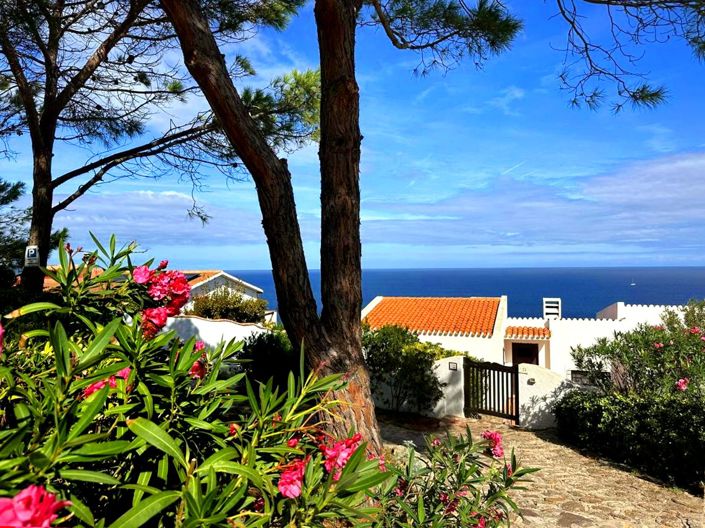 Image No.2-4 Bed House for sale