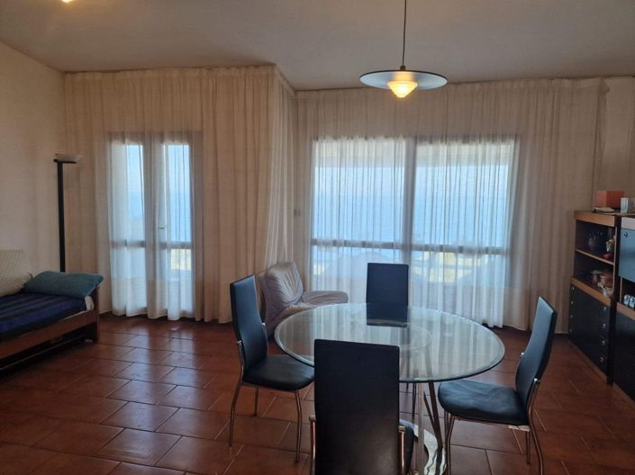 Image No.25-4 Bed House for sale