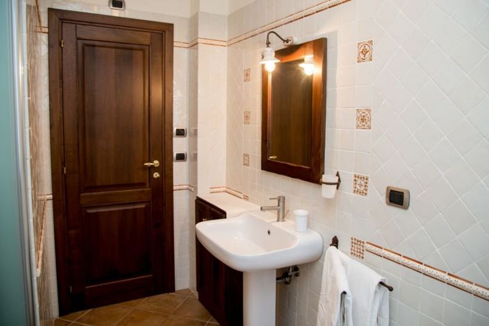 Image No.19-4 Bed House for sale