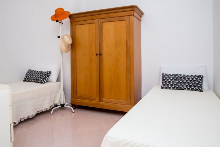 Image No.30-5 Bed House for sale