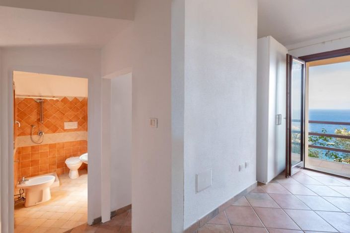 Image No.12-2 Bed House for sale