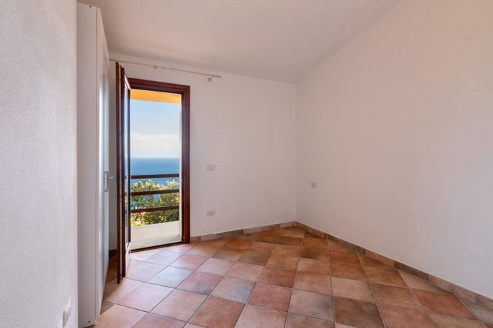 Image No.13-2 Bed House for sale