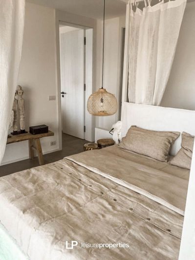 Image No.26-4 Bed House for sale