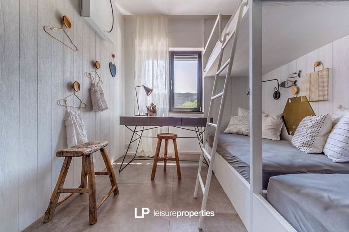 Image No.30-4 Bed House for sale