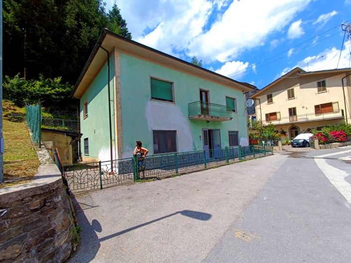 Image No.2-Maison de 4 chambres à vendre à Vagli Sotto