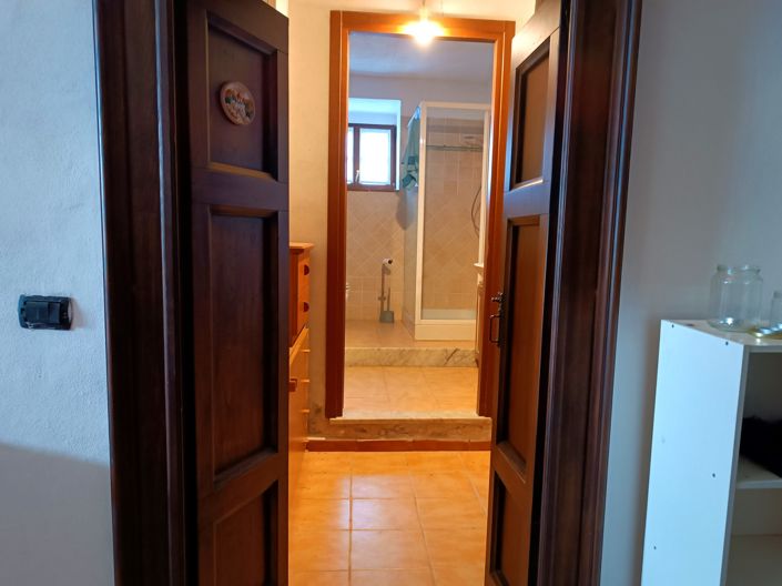 Image No.18-10 Bed House for sale