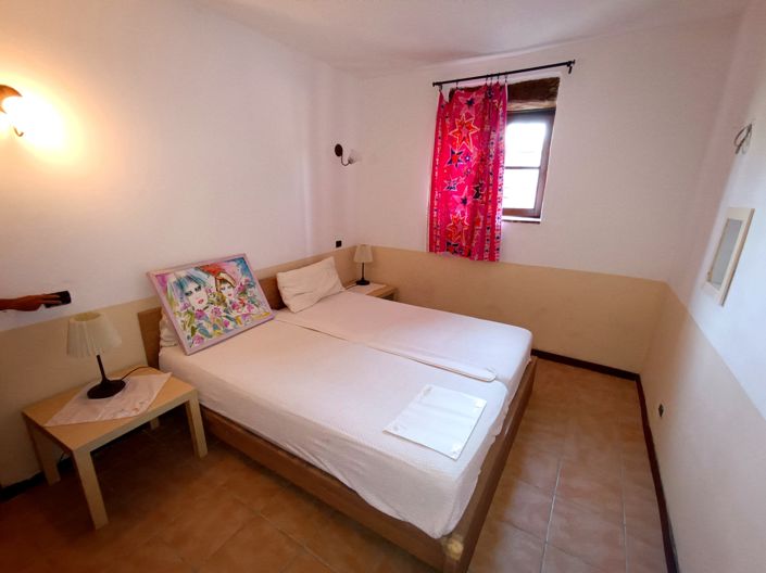 Image No.21-10 Bed House for sale