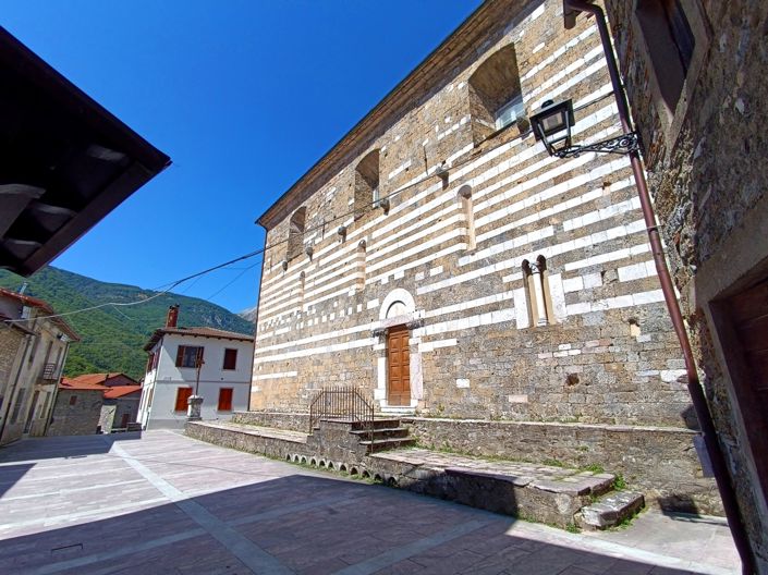 Image No.30-4 Bed House for sale