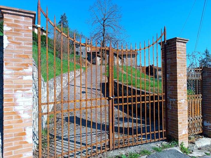 Image No.1-4 Bed House for sale