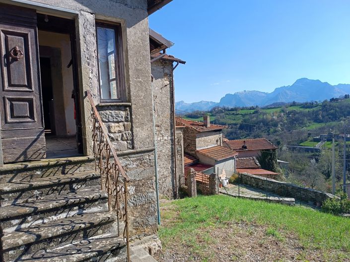 Image No.6-4 Bed House for sale