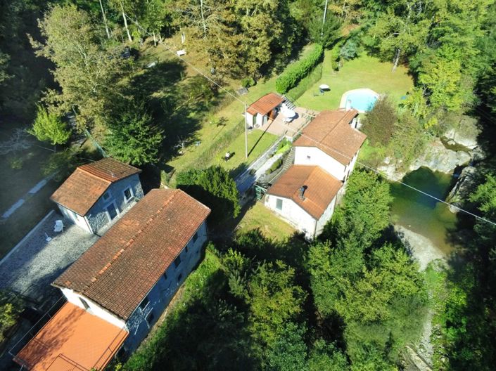 Image No.6-Maison de campagne de 6 chambres à vendre à Villafranca in Lunigiana