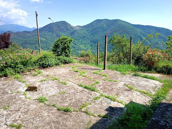 Image No.5-2 Bed House for sale