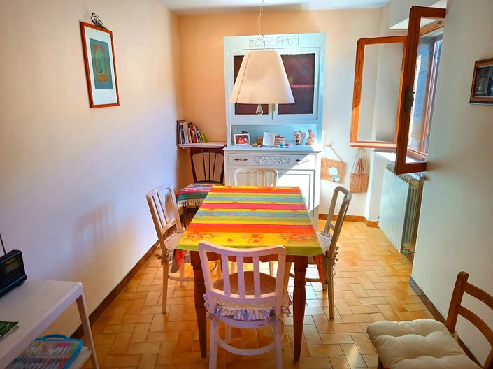 Image No.17-6 Bed House for sale