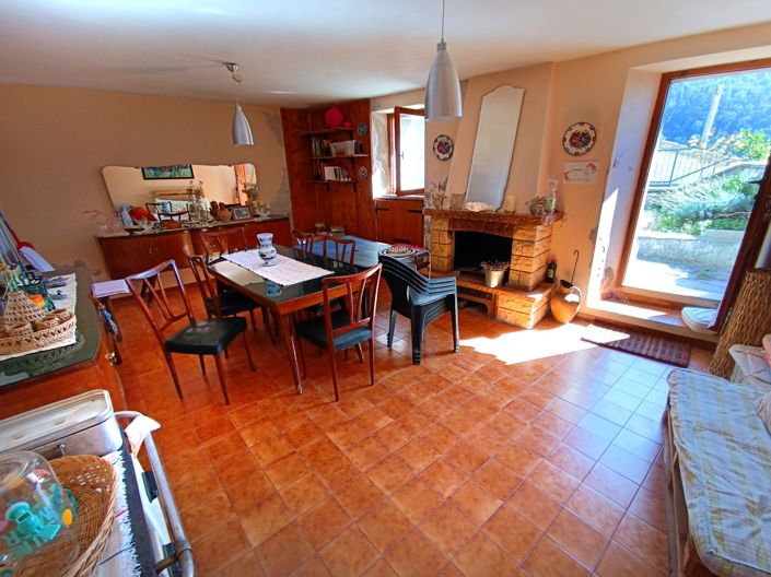 Image No.20-6 Bed House for sale