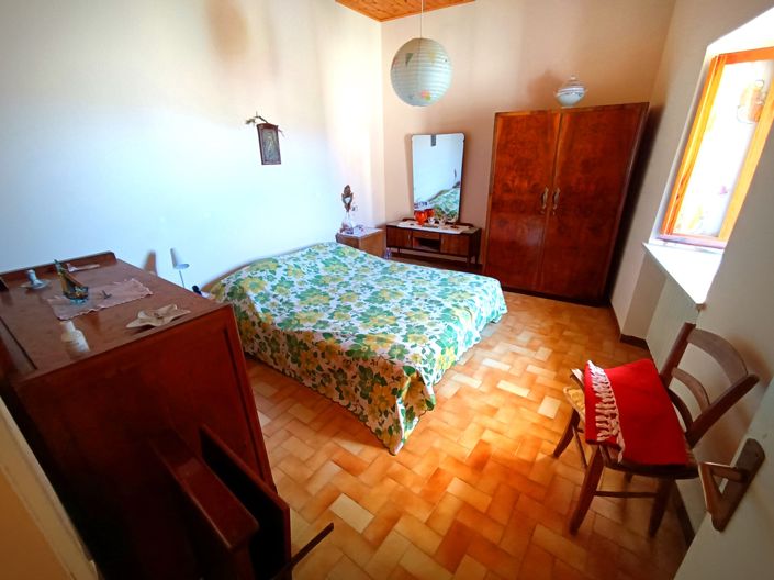 Image No.22-6 Bed House for sale