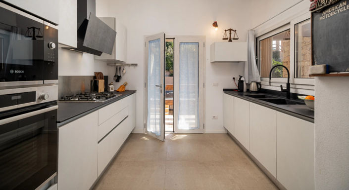 Image No.11-5 Bed House for sale